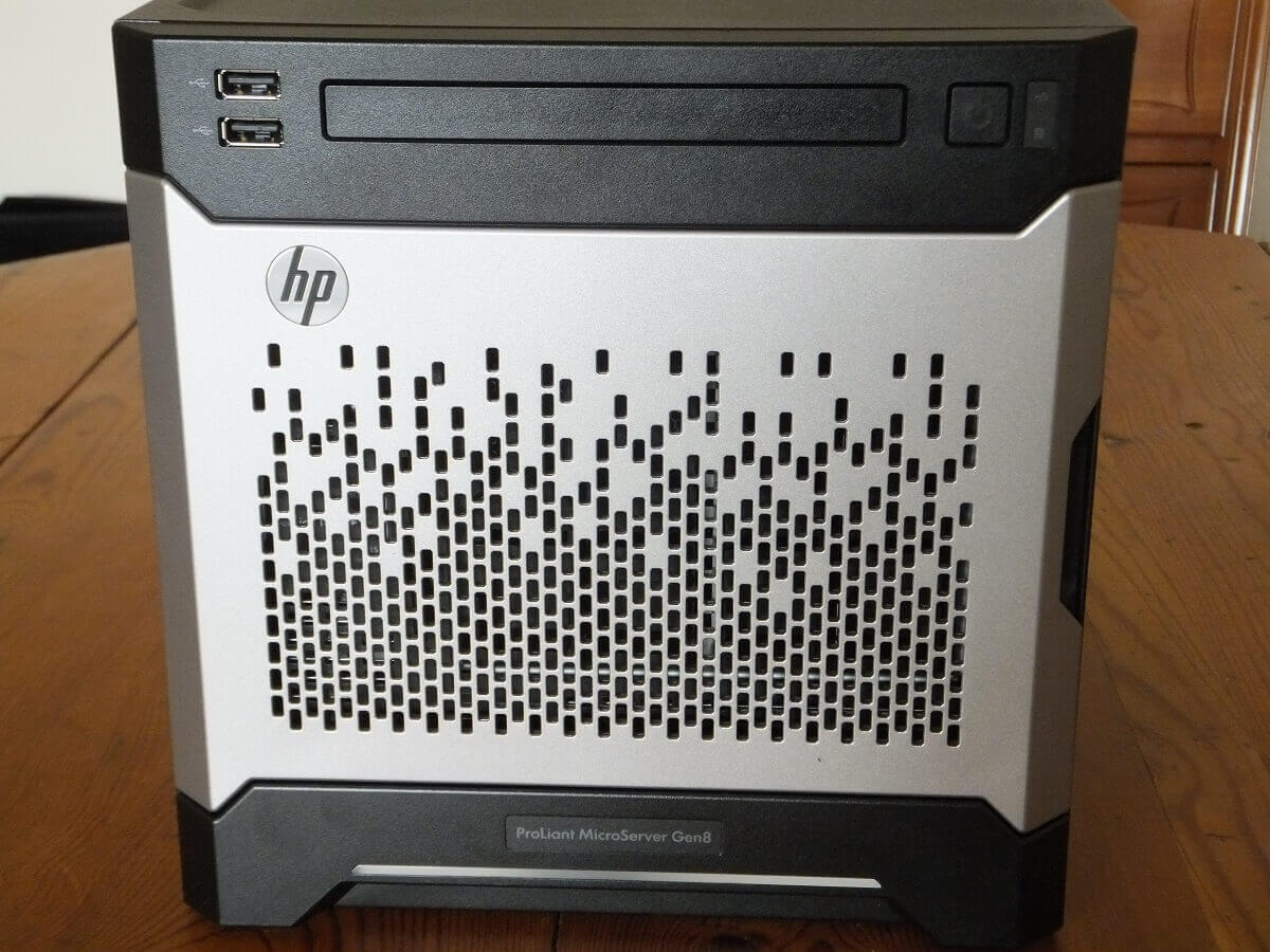 Le HP Proliant Microserver Gen 8 vu de face.
