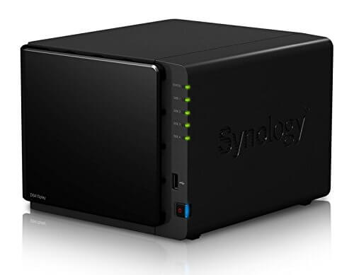 Un bon NAS du commerce capable de gérer 4 disques : le Synology DS 415 Play.