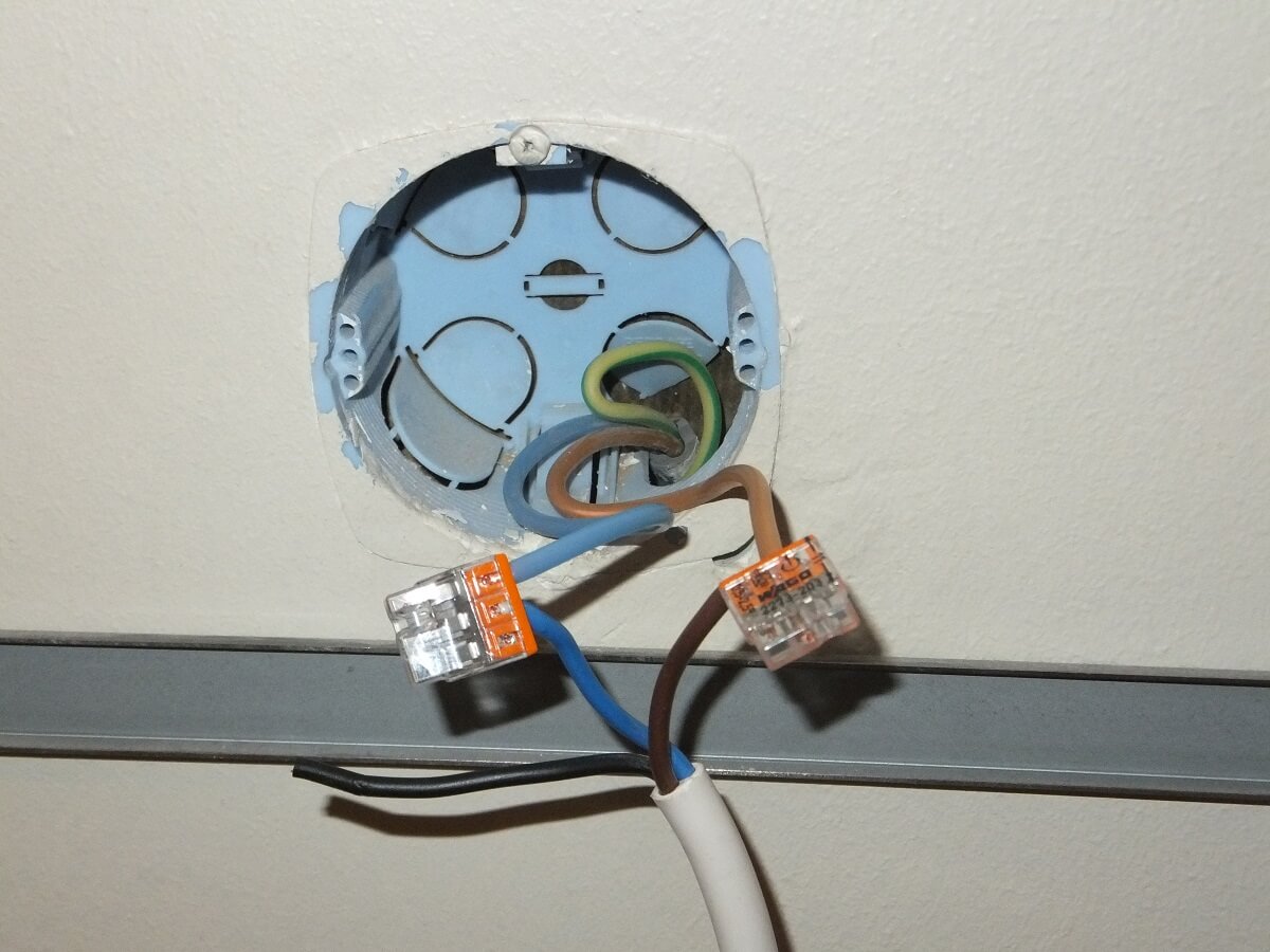 Branchement Radiateur Fil Gris Marron Noir Domotique : Partie 4 – Piloter son chauffage électrique – L'Atelier du Geek