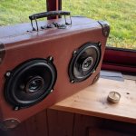 BoomBox – Partie 1 : Transformer une valise vintage en enceinte audio moderne